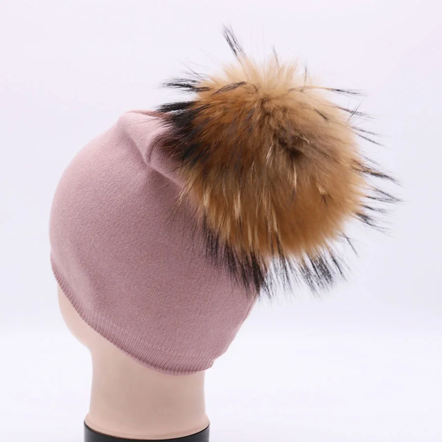 Новое поступление 2017 года шерсть енот лиса Мех животных Пипидастр зима Кепки Высокое качество трикотажные Vogue теплая шапка женская Skullies