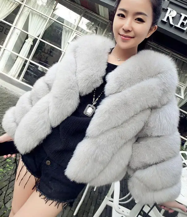 Женское короткое пальто из искусственного меха однотонное лисьего с V образным