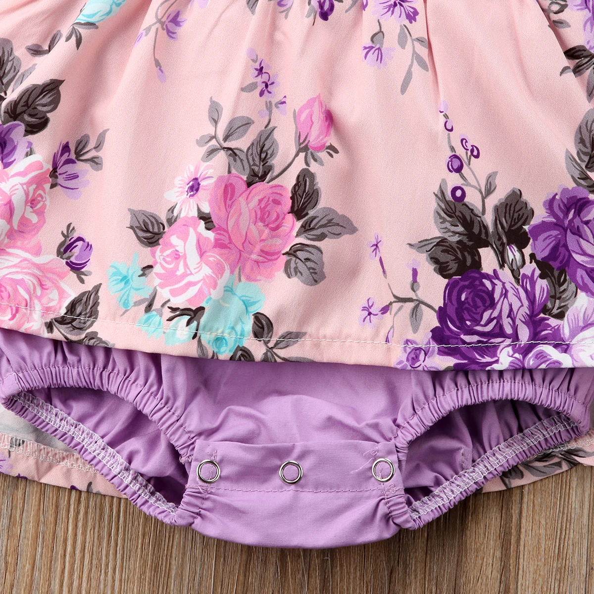 Новинка г.; детское платье с цветочным рисунком для маленьких девочек; стильное фиолетовое модное платье-боди с рукавами-крылышками и v-образным вырезом для детей от 0 до 24 месяцев