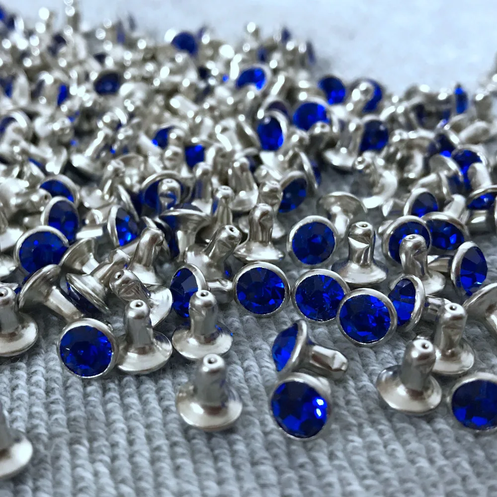 Новое поступление 100 комплектов 6 мм Королевский синий CZ+++ кристаллы заклепки из горного хрусталя быстрого серебряного гвоздя сапфировые пятна шпильки DIY