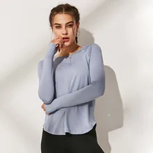 Для женщин свободный крой твердого Фитнес спортивные рубашки блузка Для женщин анти-пот o-образным вырезом тренировки работает топы с длинными рукавами с отверстиями для большого пальца