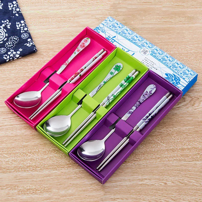 

Chinese Style 7.16" Length White Vine Pattern Stainless Steel Chopsticks Pair and Spoon Set