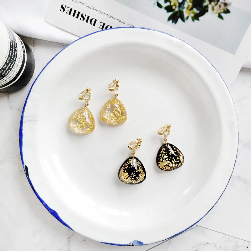 

Trendy Simple Style Triangle Shaped Black Gold Color Resin Clip Earrings For Women Girl No Ear Hole Jewelry Gifts