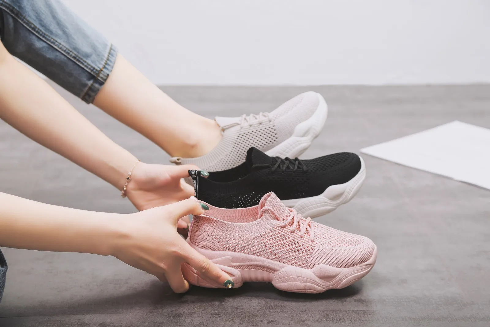 YRRFUOT женская повседневная обувь Flyknit легкие Брендовые женские модные кроссовки весенняя обувь на плоской подошве zapatos mujer женские кроссовки на шнуровке