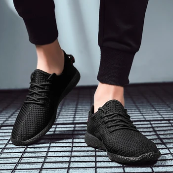 

2019 Caual Shoes For Men Summer Light Weight Gray Red Adult Men Flats Shoes Breathable Mesh Trainers Shoes Walking Sneakers Men