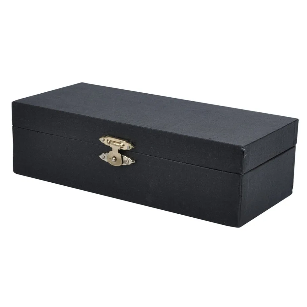 modelo de saxofone em miniatura com suporte