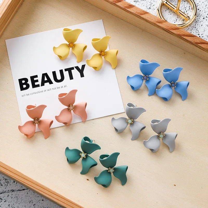 

Korean New Arrival Stud Earrings Candy Flower Ear jewelry Girls Brincos Colorful Petal Summer Earrings boucle d'oreille femme