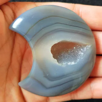 

A Natural stones and crystals cristal tThe shape of the moon agate crystal cluster home decor palm stone very beautifulThe
