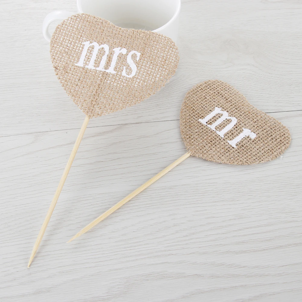 

2pcs/set Mr & Mrs Pattern Heart Shape Linen Flag Natural Jute Burlap Wedding Decorations Flags Rustic Party Supplies