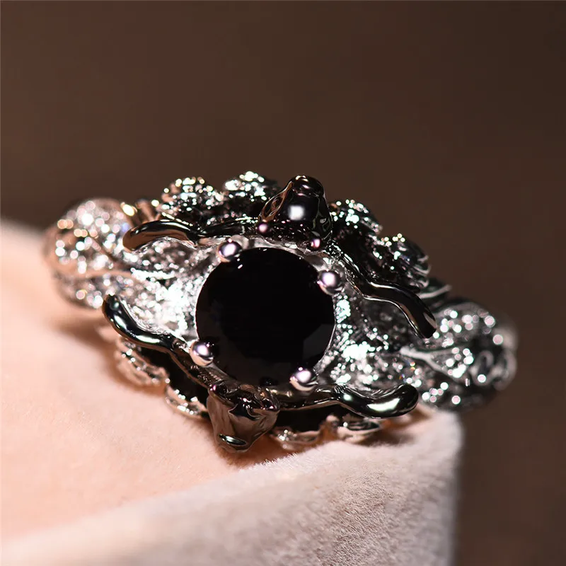 

2019 New Gothic Small Black Stone Ring Vintage Men Women Bat Animal Ring Unique Style Retro Wedding Bands Rings Jewelry