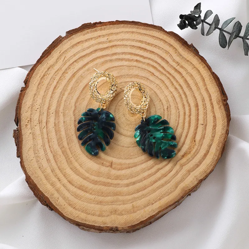 

2019 Green Acrylic Turtle leaf Openwork tree leaf Earrings Golden Irregular Girls leaf lady wood Earrings Jewelry