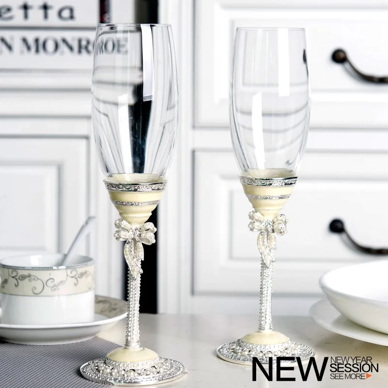 

2Pcs/Set Super High Quality Carved Lead Free Crystal Champagne Cocktail Flutes Wine Glass Goblet Luxury Lover Wedding Gifts