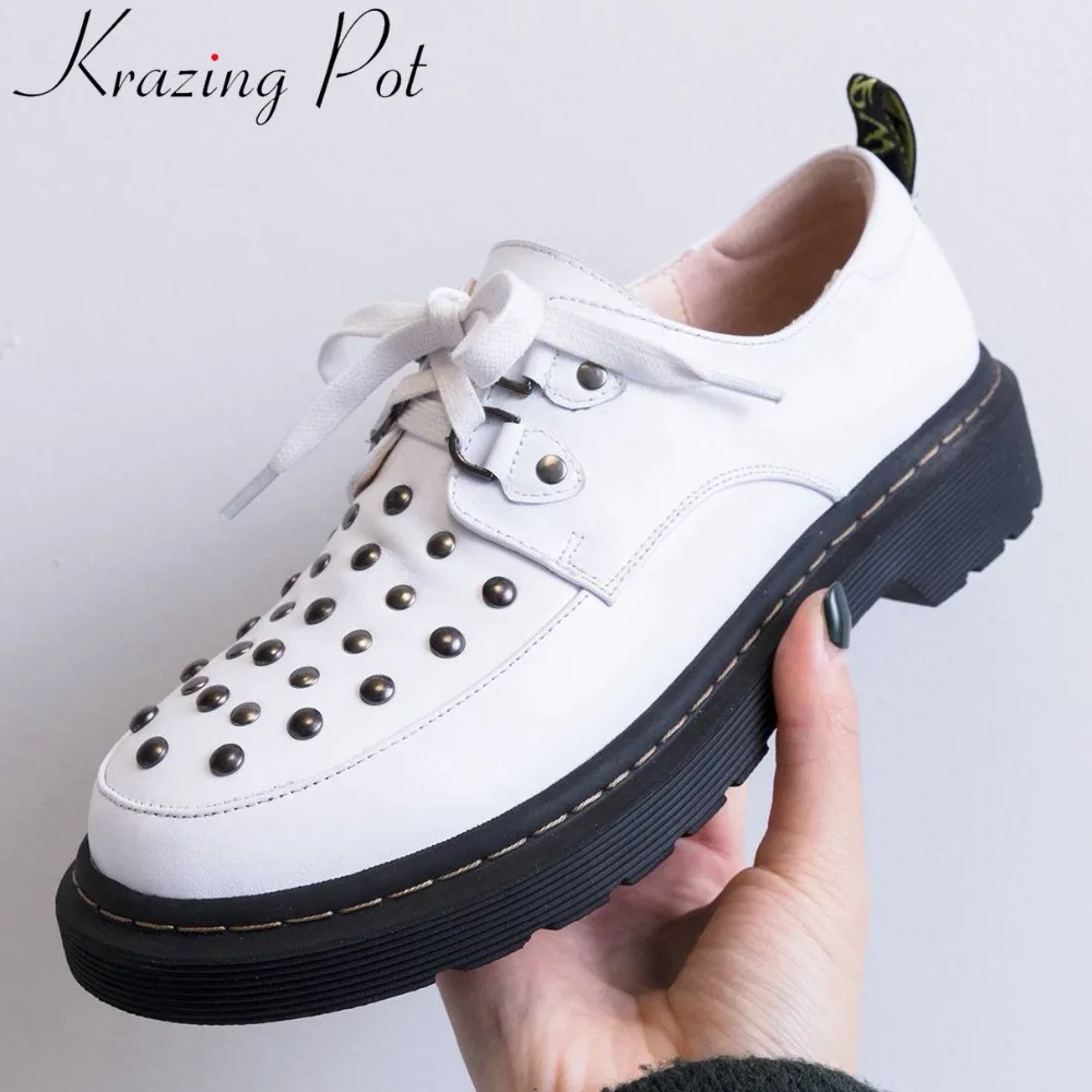 

Kraing Pot British style round toe lace up rivets studded decoration low heels high quality cow leather campus dating pumps L10