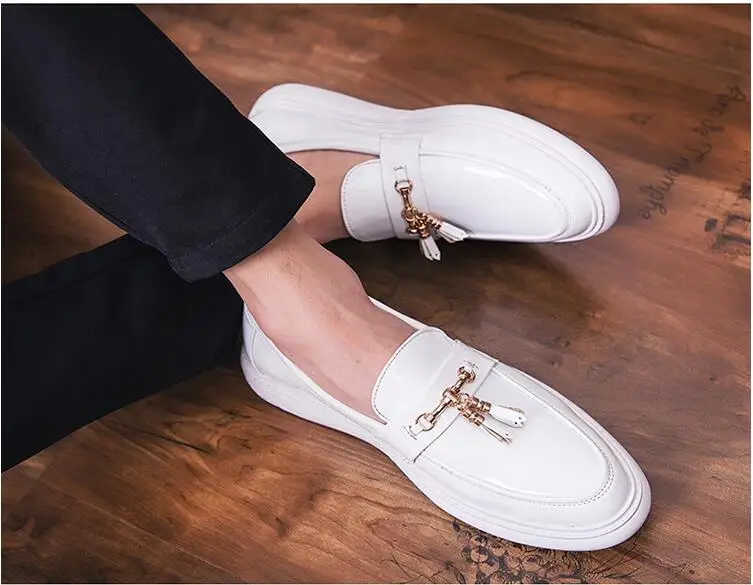 Белые, черные кожаные модельные туфли на плоской подошве; дизайнерские мокасины; новые туфли-оксфорды; итальянские свадебные туфли с кисточками в деловом стиле; A21-29
