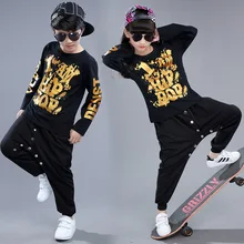 Черная детская одежда для танцев хип-хоп для мальчиков и девочек комплект из 2 предметов(топ с золотым принтом и штаны) детские костюмы для выступлений есть большие размеры