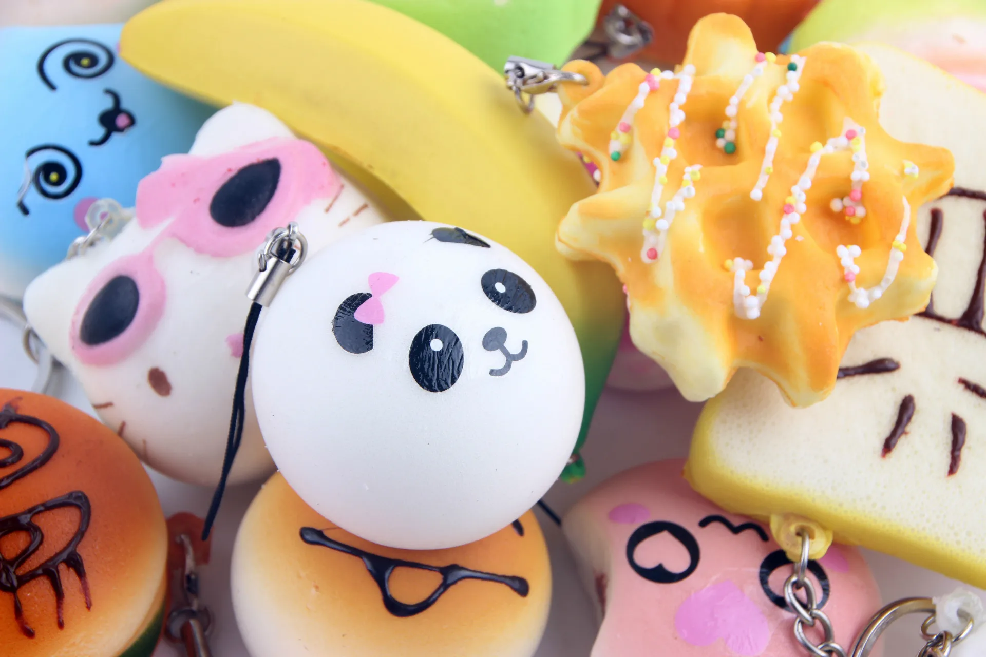 Squishies بالجملة 10 قطع مختلطة kawaii مرحبا كيتي دونات اسفنجي سحر حزام لل هاتف المحمول بطيئة الارتفاع اسفنجي لينة hanpillow