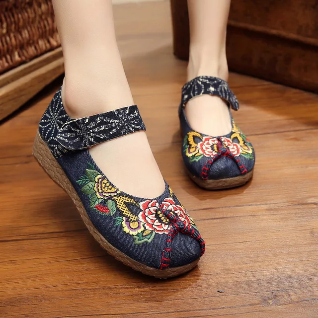 Chinese Traditional Old BeiJing Embroidery canvs Shoes