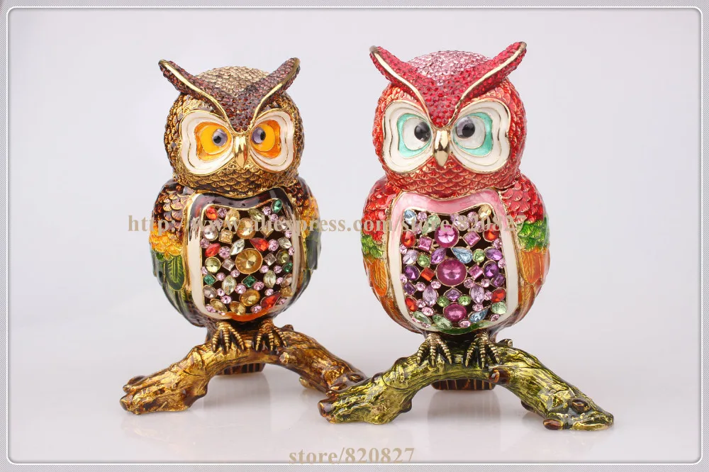 Pretty Silvery Owl In Tree Earing Storage