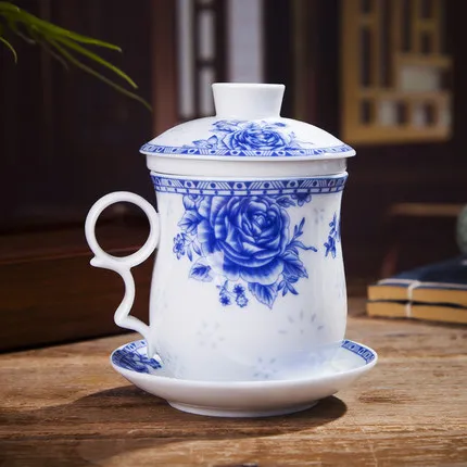Короткая керамическая чашка для чая Цзиндэчжэнь, высокотемпературная синяя и белая фарфоровая чашка с фильтром с крышкой, удобная офисная чашка, подарок