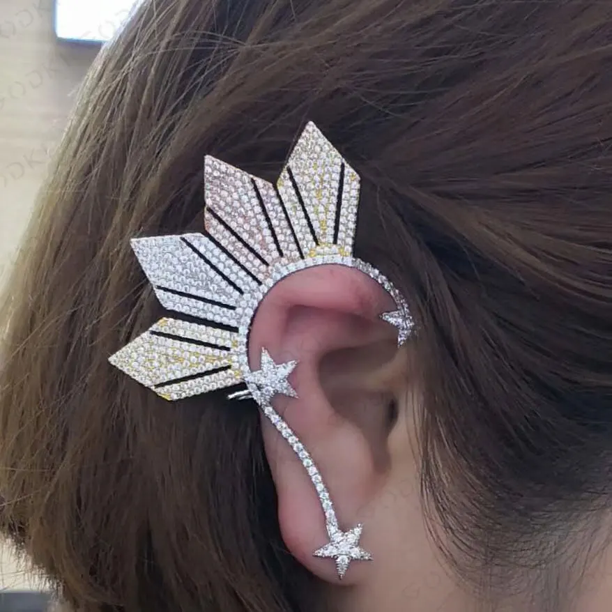 Роскошные серьги петли в виде красной ковровой дорожки с фианитами 1 шт.