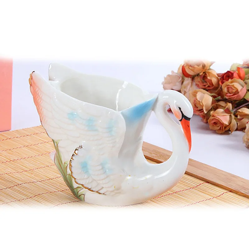 Новая мода Лебедь Кофе чашки Цветной эмаль фарфоровая кружка с блюдцами и чайные ложки праздник выйти замуж креативный подарок DA