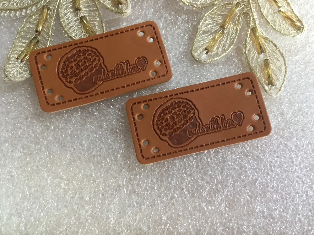 Изготовленные на заказ этикетки из искусственной кожи с гравировкой/тиснением