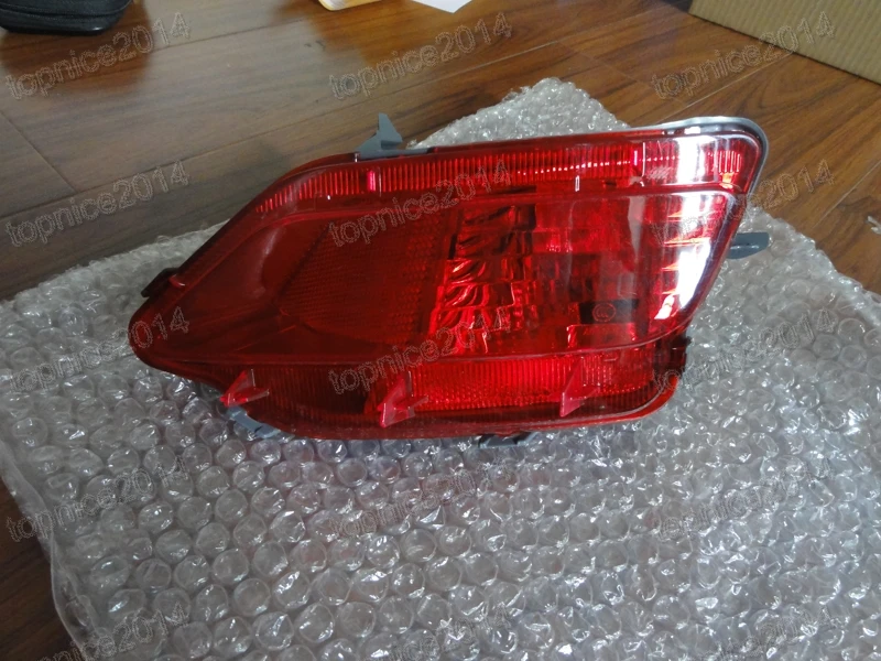 

1Pcs Rear Right Tail Fog Light bumper Lamp Reflector For Toyota RAV4 2013-2015