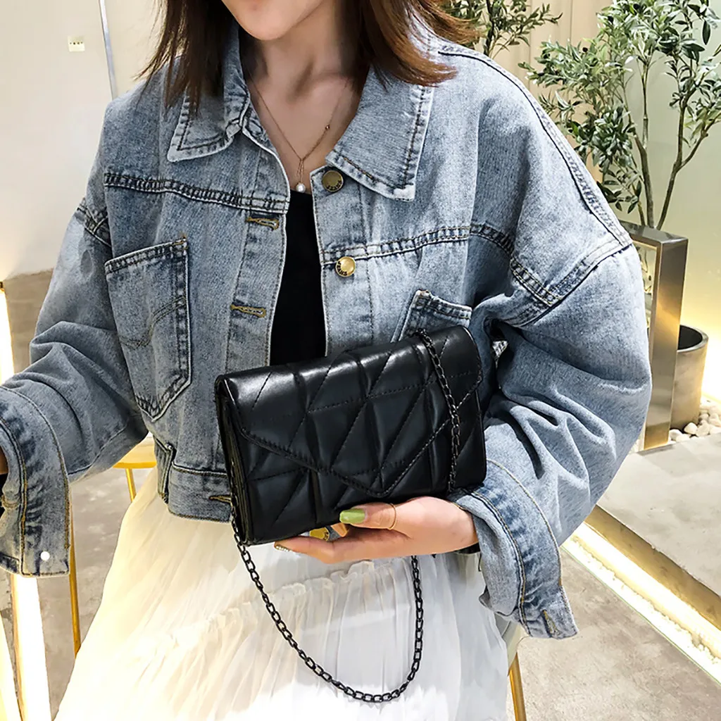 

2019 summer new wild single shoulder slung fashion lock chain small square bag lacquer bright leather chain storage