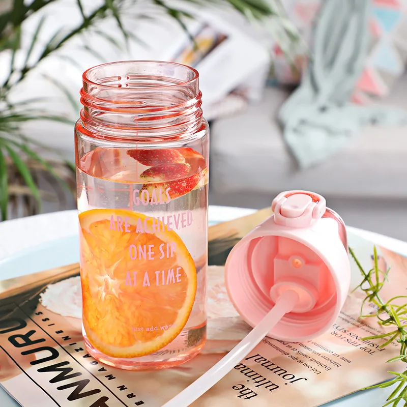 الرياضات المائية زجاجة مع القش في الهواء الطلق زجاجات للأطفال غطاء المشي التخييم البلاستيك الأطفال النساء بلدي زجاجة سعة كبيرة H1203