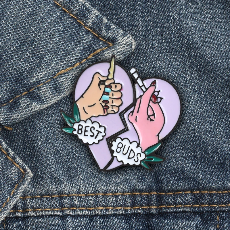 

Girl favorite 2Pc/set cute heart type finger brooch Enamel Pins badge Lapel Pin Coat badge Fashion Couple Jewelry Women Gifts
