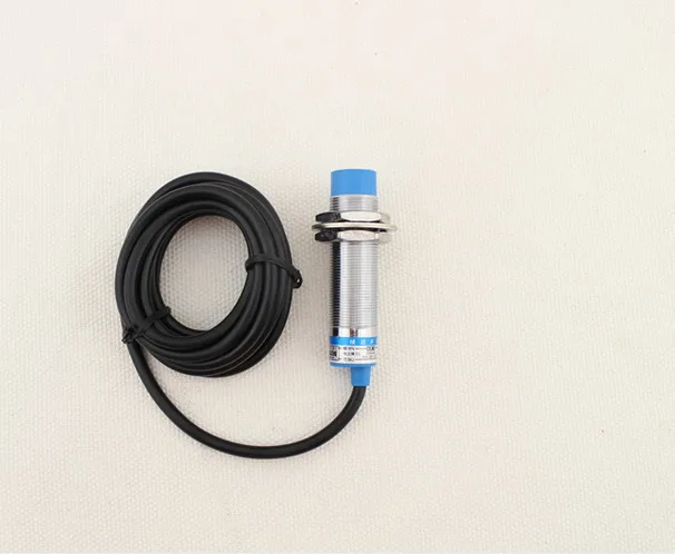 

Capacitance Type Near Switch LJC18A3-B-J/EZ A Level Blue Head Communication Two Line Normally Open M18