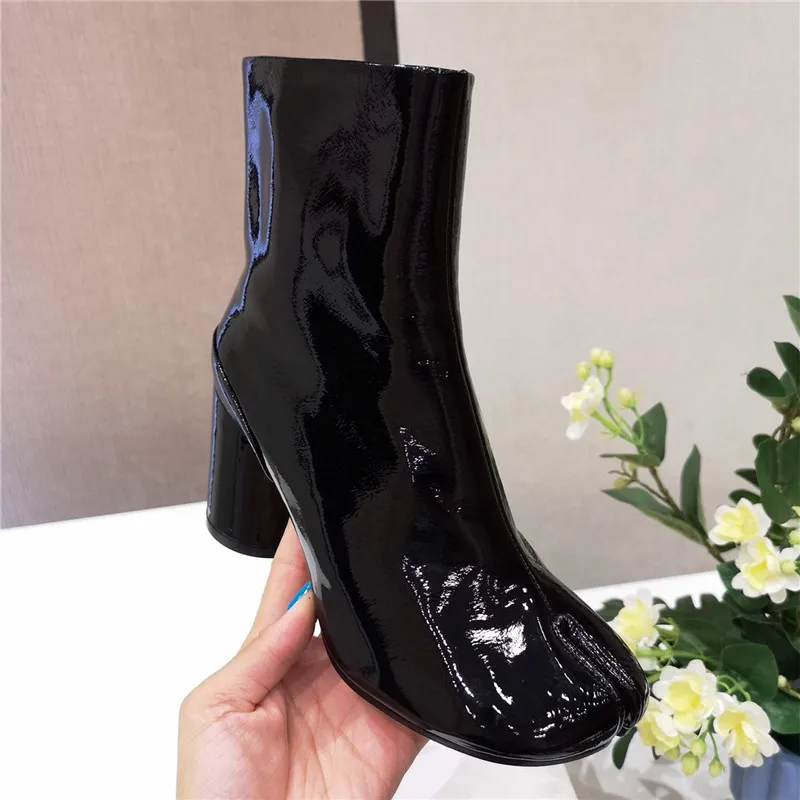 Black Patent Leather Уникальные ботильоны с разрезом; женские модные короткие ботинки из натуральной кожи с круглым носком на не сужающемся книзу массивном каблуке; Цвет Черный; De Mujer - Цвет: Black Patent Leather