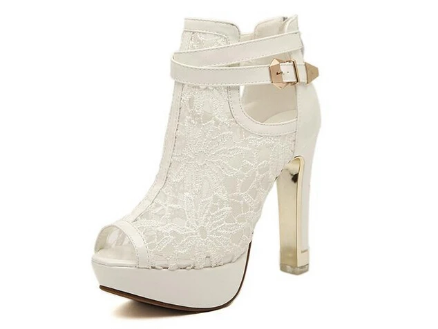 Бренд "Qin kuan" модные женские туфли высокие ботинки на каблуках белые кружевные цветы Женские летние туфли Туфли с ремешком и пряжкой открытый носок обувь на молнии Размер 35–40