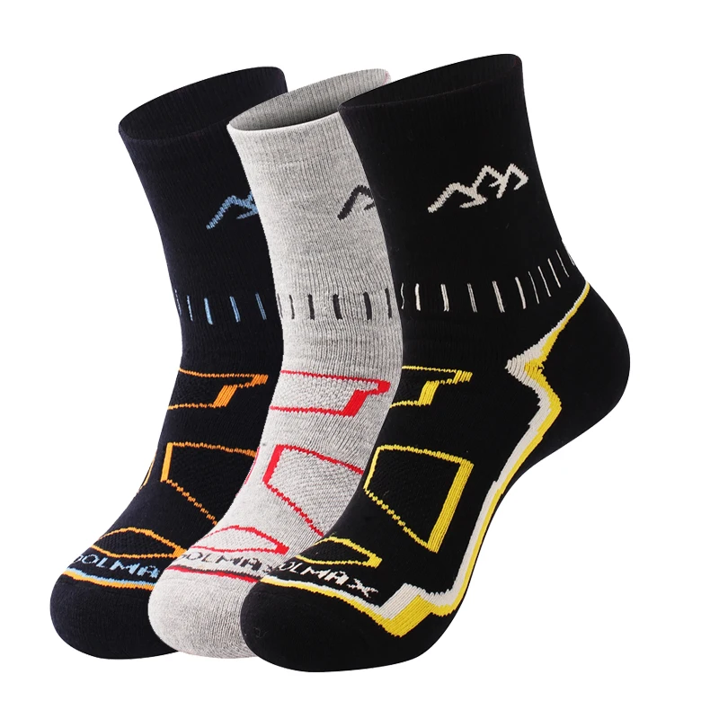 should you wear two pairs of socks when hiking