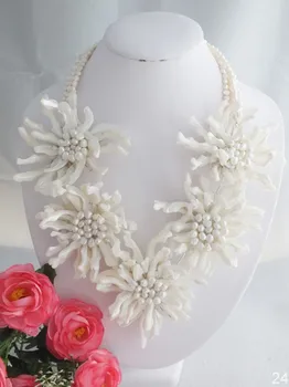 

A-4313 Charming Wrap White Shell Beads Flower Necklace For Wedding Or Party