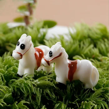 

White Horse Figurine Miniature Aniaml Decoration mini fairy garden Cartoon animal statue resin craft Home Car Decoration TNA085