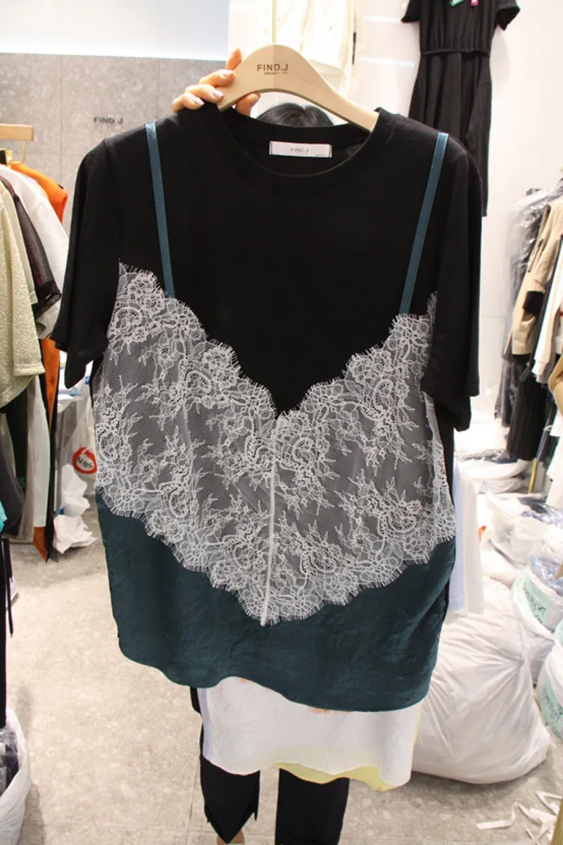 

2019 Korean Summer Elegant Women T-shirts Lace Stitching Fake Two Short-sleeved T-shirts Cotton Casual Lace O-Neck Solid