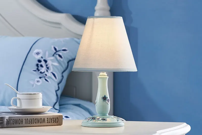 Candeeiros de Mesa Luzes para Sala de Estar Lâmpada de Cabeceira Decoração da Sua Luz da Mesa Flor Romântica Moderna Suporte Resina Standing Quarto Lâmpada Casa Led 17 Luminárias de mesa