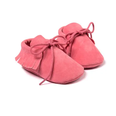 Для новорожденных, для маленьких мальчиков и девочек, которые делают первые шаги; мягкая подошва кожаная бахрома pu с нескользящей подошвой на шнуровке детские кроватки обуви Mocassion обувь - Цвет: hot pink