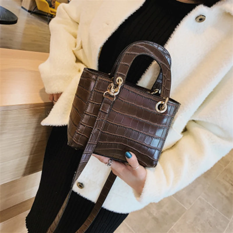 

2019 four seasons explosions trend fashion slung shoulder bag multi-function simple and wild Crocodile small square bag