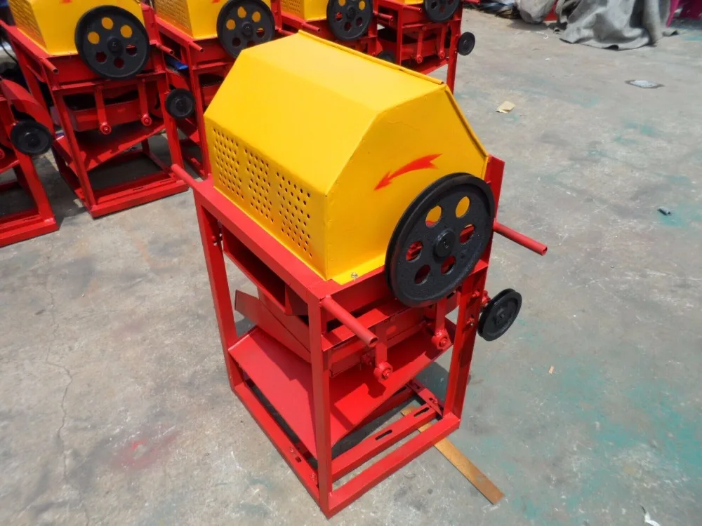 

Video New Rongyao Factory peanut shelling pulps sheller machine from Peanut pulper