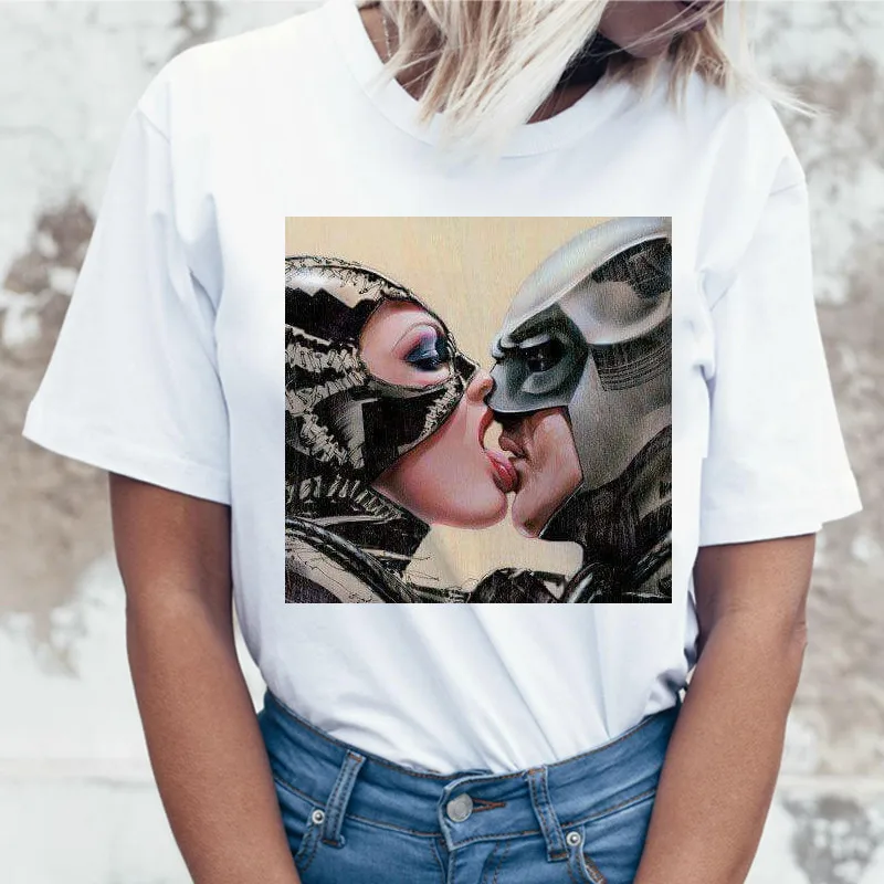 Летняя Новинка, забавная Женщина-кошка и Бэтмен, футболка «поцелуй» для женщин, модный летний топ, крутые повседневные топы для девочек, женская футболка, женская футболка