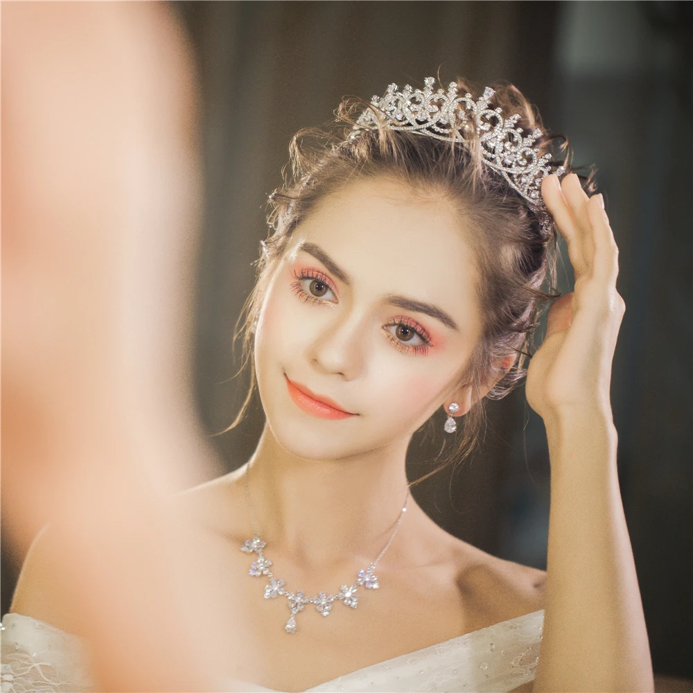 

Micro Inlays Zircon Tiara Heart Design Crown Headband Hair Accessories Pear Cut Flower Necklace Choker for Wedding Bridal Gifts