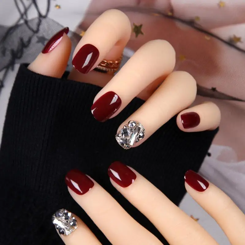 

24pcs 3D Silver chain Full Nail Tips Stickers Red Rhinestone Art Tips Full Cover False Toe Fake Nails with 1pc 2g Nail Glue