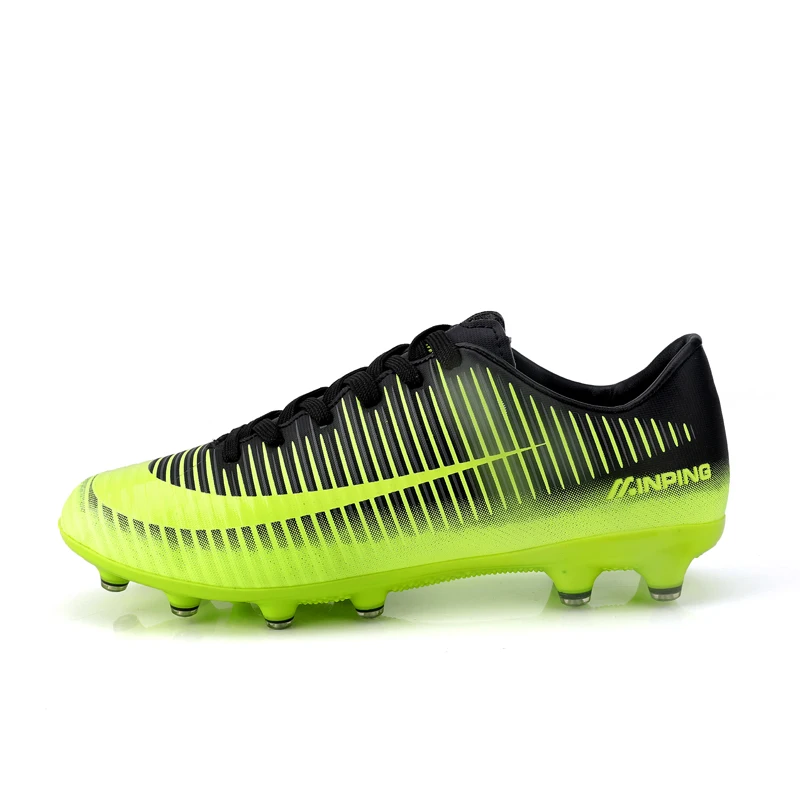 

Hot men's soccer shoes spike shoes high to help football shoes men's sports splint football shoes high quality football shoes