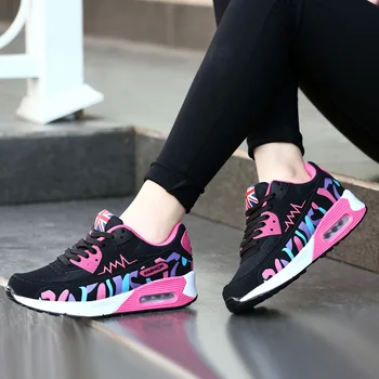 

2018 new spring sports shoes Travel sports breathable and deodorant flat shoes