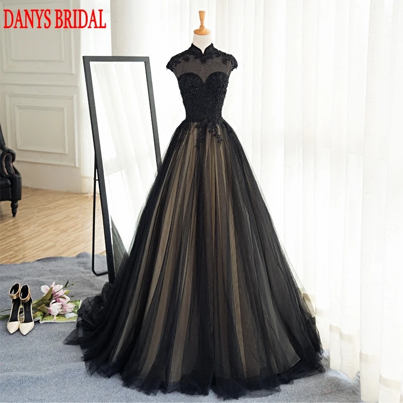 Schwarzes abendkleid mit spitze
