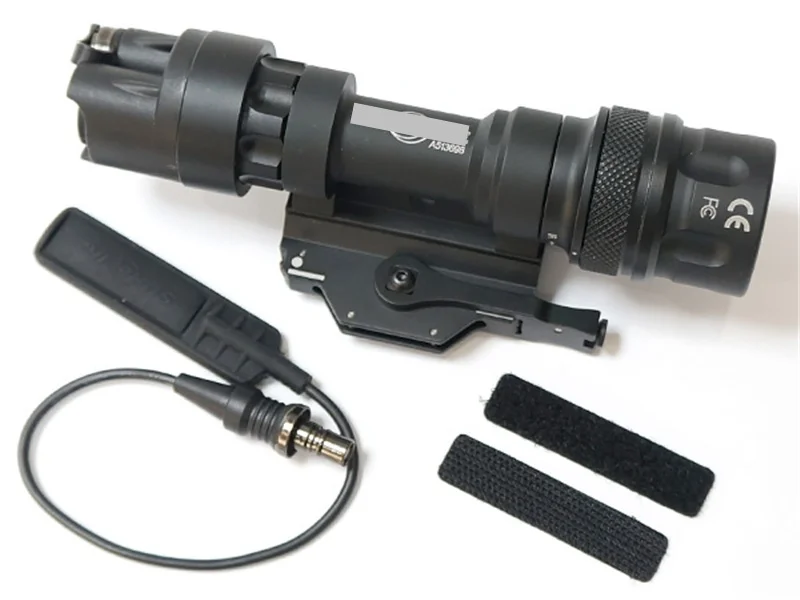 Saída Olheiro Luz qd Monte Airsoft Lanterna Led Tático Paintball Caça Rifle Arma Cqc M952v ir 9 Cheap Luzes de armas