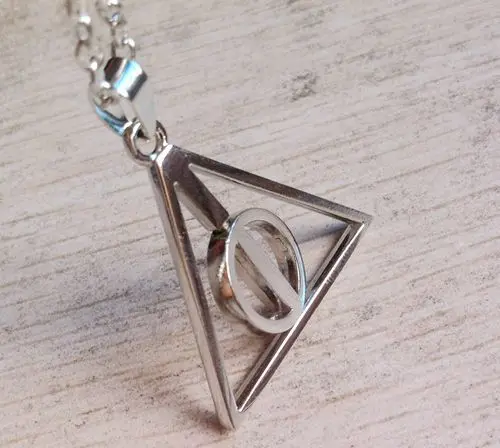 

Harri Potter Stainless Steel Deathly Hallows Pendant Necklace Movie Trendy Jewelry Long Chain Triangle Necklace