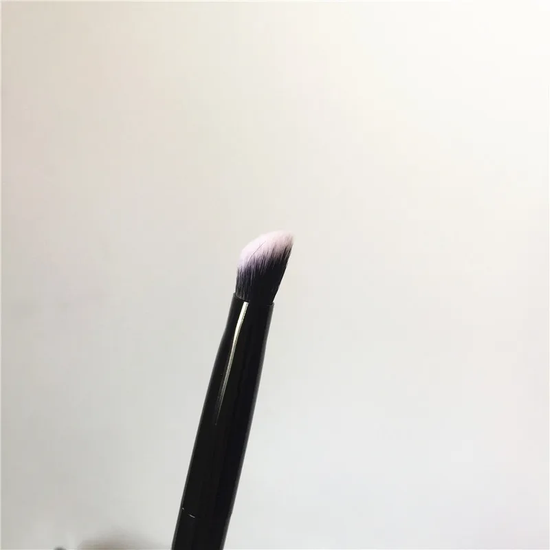 Marc Jacobs The Conceal Brush 14 _ 4
